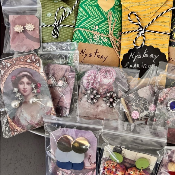 Mystery bag earrings ~ Surprise Earrings ~ vintage stud earrings 3 pairs - Picture 4 of 8